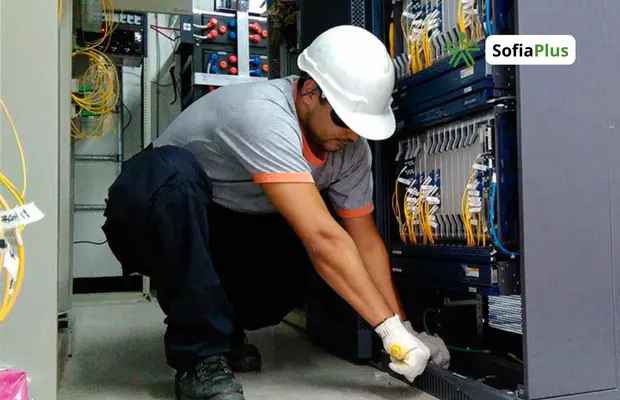 Técnico en Instalación y Reparación de Red de Fibra Óptica SENA
